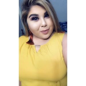 Meet your Posher, Anahi